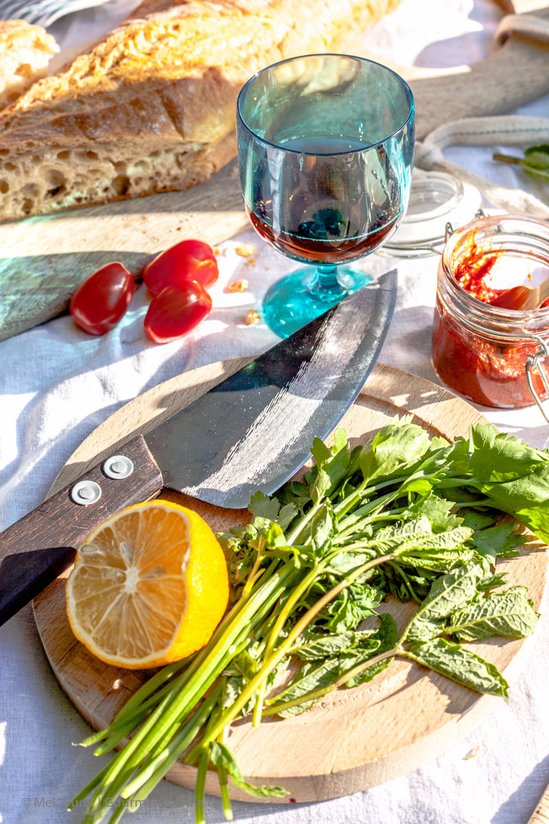  Picnic with crostini with white bean almond purée and harissa, zucchini salad carbonara and coconut cold shell with berries and rusks | .com 