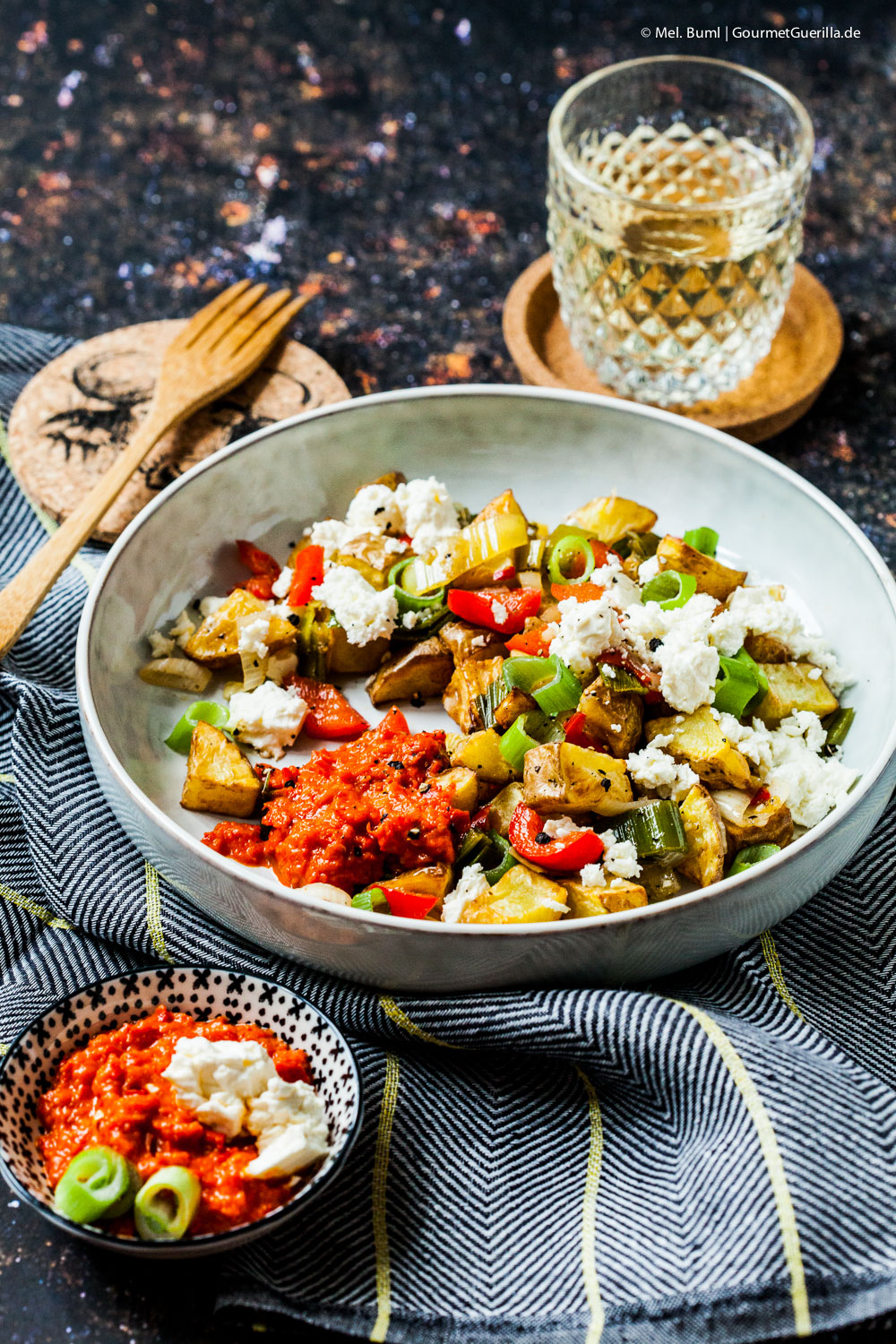 Baked potato salad with vegetables, feta cheese and Aiwar - completely fixed from the airfryer (or the oven)
